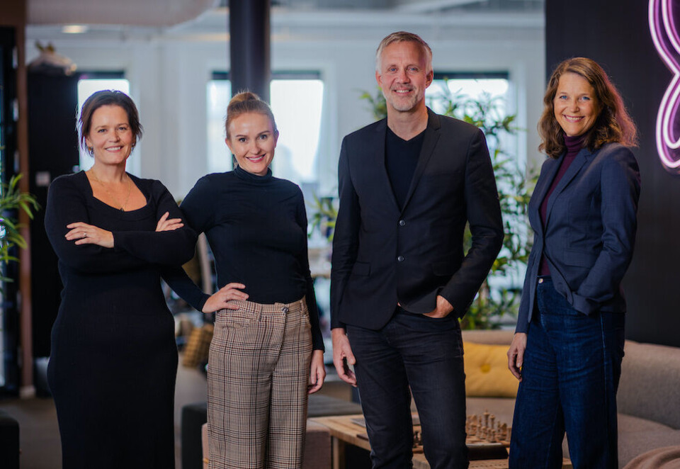 Får svensk investeringsselskap på laget: De tre norske partnerne i PPP Siv Tonje Solfjeld, Aisha Furuberg Landsverk og Marte Ramborg sammen med konsernsjef Anders Ribba. Foto: Geir Anders Rybakken Ørslien/Spoon.