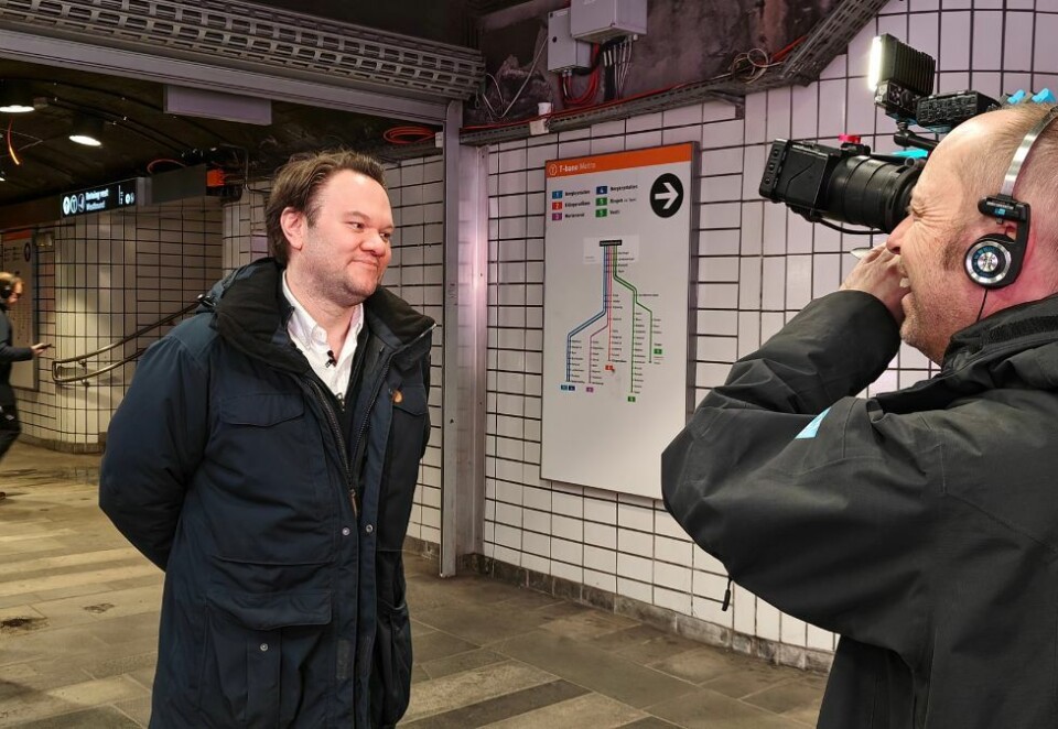 Med NRK på slep: Når Kampanje møter Bjørn Eidsvågs sønn Simen har han med seg NRK på slep. Allmennkringasteren har også fattet interesse rundt markedsføringen og jubileet til pappaen til Simen som også er manager for faren. Foto: Øyvind Hofsrud.