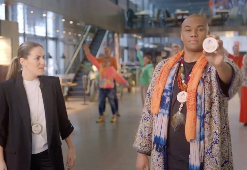 Reklameparodi: I reklameparodien som blir vist på TV 2 under Gullfisken lørdag kveld gjør TV 2 narr av Durek Verretts medaljong til tonene fra Vitapros reklamefilmer.