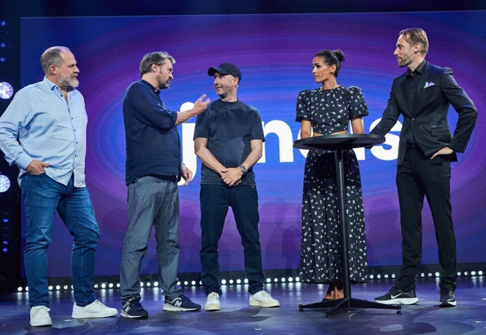 Samlet Senkveld-gjengen: TV 2 lanserte torsdag høstens TV-programmer og kuttene TV 2 nå skal gjennomføre var det flere som kommenterte fra scenen Her intervjuer Anders Hoff og Desta Marie Beeder den gamle «Senkveld»-trioen Truls Svendsen, Thomas Numme og Harald Rønneberg om den nye serien «Kjendis AS». Foto: Eivind Senneset, TV 2