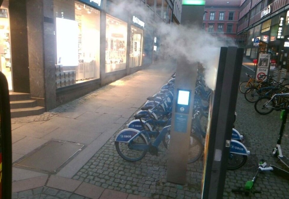 Overbevisende: Slik så det ut da brannvesenet var på stedet og fant ut at det dreide seg om teaterrøyk. Foto: Oslo brann- og redningsetat