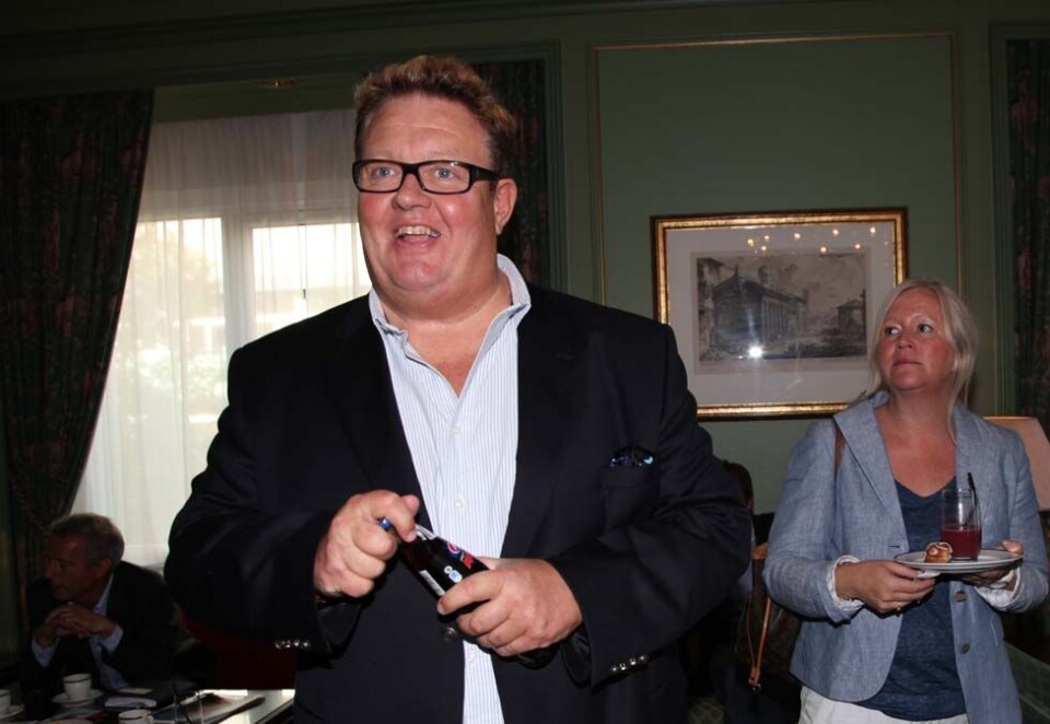 Overrasket: Tidligere styreleder i Mediebyråenes interesseorganisasjon og i dag partner og rådgiver i reklamebyrået Hausmann, Arne-Inge Christophersen, har fulgt reklamemarkedet i Norge i en årrekke. Han synes det er rart at de ulike reklamerapportene spriker såpass mye. Foto: Eivor Eriksen.