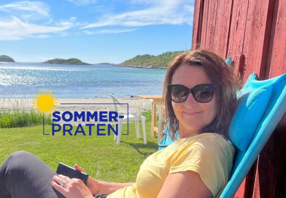 Topp utsikt: Reidun Kjelling Nybø foran utsikten som ble kåret til Nord-Norges fineste utsikt av NRK i 2018. Foto: Privat