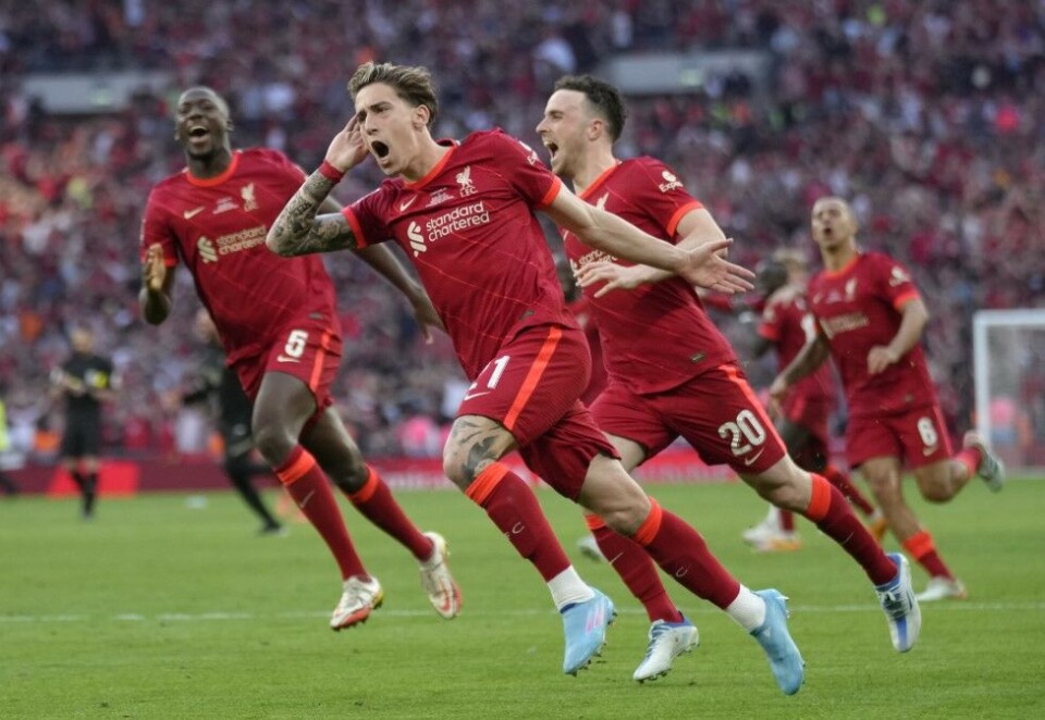 Populære: Liverpool trakk mange norske TV-seere til skjermen. Klubben har en stor norsk fanskare. Her feirer Kostas Tsimikas etter å ha scoret på det avgjørende straffesparket. Foto: (AP Photo/Kirsty Wigglesworth)