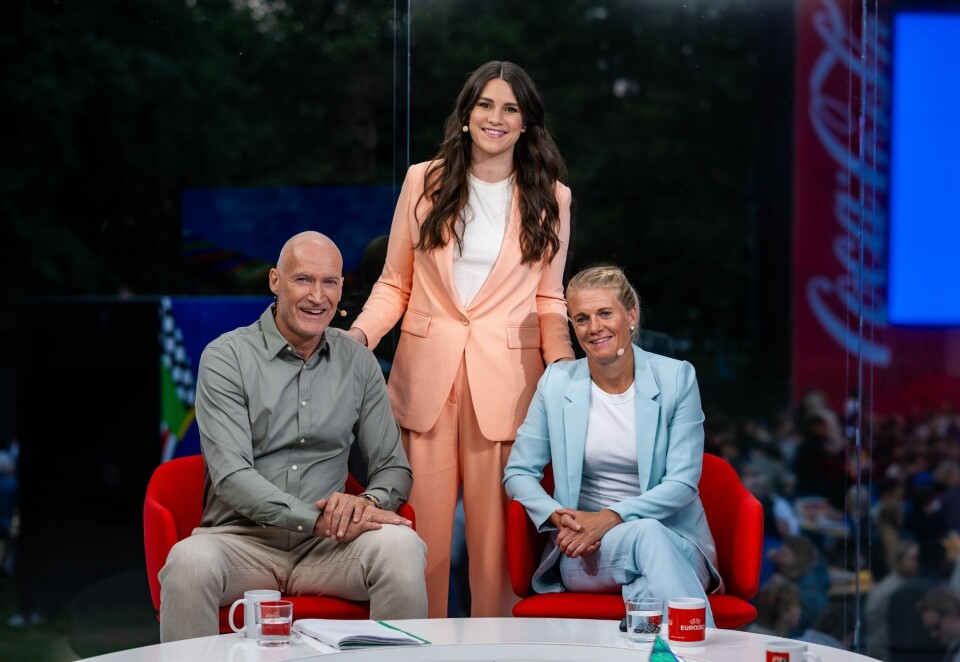 På Kontraskjæret: Erik Thorstvedt, Ingrid Halstensen og Solveig Gulbrandsen og resten av TV 2s EM-team har sine studiosendinger fra Kontraskjæret i Oslo foran et live publikum. Men det er på TV-skjermen at de drar flest seere. Foto: Jan-Petter Dahl