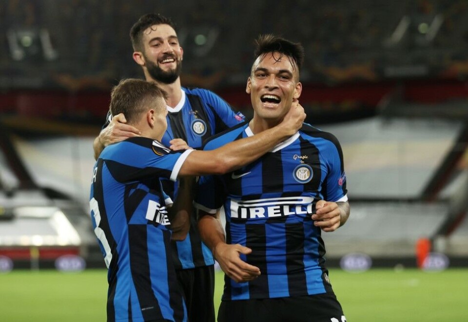 Traff mål, men ikke seerne: Spissjuvelen Lautaro Martinez satte inn to skåringer da Inter slo Shakhtar Donetsk mandag kveld. TV 2 viste semifinalen på deres hovedkanal, men seerne strømmet ikke til. Foto: Lars Baron / Pool via Reuters
