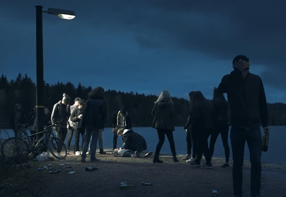 Alvorlig kinoreklame: Vinmonopolets reklamefilm «Vær så snill!» er kåret til den beste kinoreklamen i fjerde kvartalet i 2016. Reklamefilmen fra Vinmonopolet fikk dermed sin Sølvfilm og er nå kvalifisert for 2016-finalen i reklamekåringen for kinoreklame.