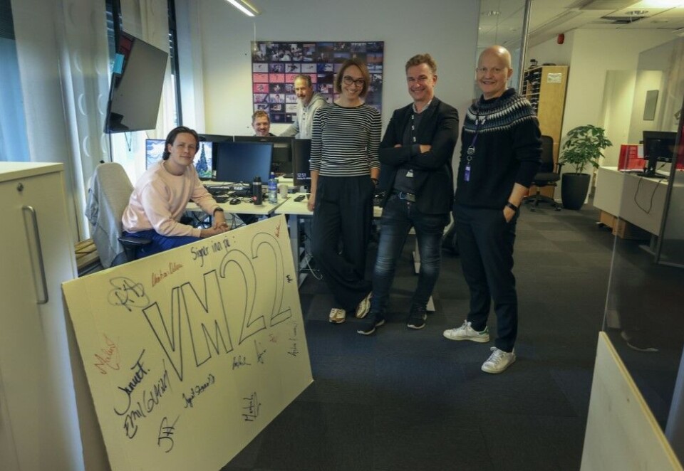 VM-klare: Emil Gukild (f.v), Andreas Sommerstedt, Erik Strand, Ingerid Stenvold, Espen Olsen Langfeldt og Harald Thingnes er klare for fotball-VM på NRK. Foto: Eivor Eriksen.