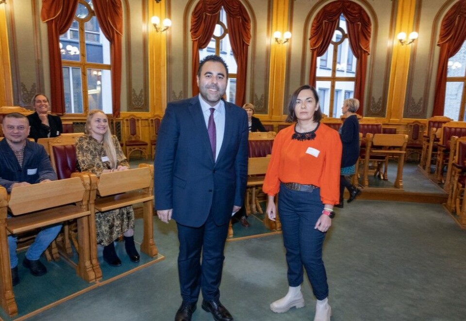 Møtte stortingspresidenten: Stortingspresident Masud Gharahkhani møtte ukrainsk medieleder Oksana Brovko og flere ukrainske mediefolk denne uken da de var på besøk i Oslo. Foto: Eivor Eriksen.