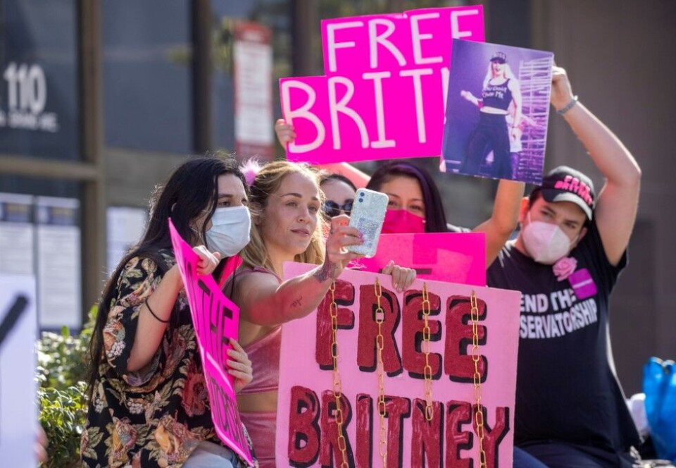 Vil «redde» Britney Spears fra vergemål: Dokumentaren «Framing Britney» har vekket stor oppsikt. - Den for mange litt ulne folkebevegelsen #FreeBritney, som har vokst fram som et slags aparte opprør særlig i USA, blir gjort bredt forståelig gjennom storavisen The New York Times’ dokumentarfilm, skriver Dagsavisens anmelder.