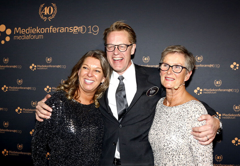 Forrige vinner: I 2019 var det byråveteranen Sten Bråthen som stakk av med Hedersprisen. Her sammen med Trine Vik og Tonje Gjerstad. Foto: Eivor Eriksen