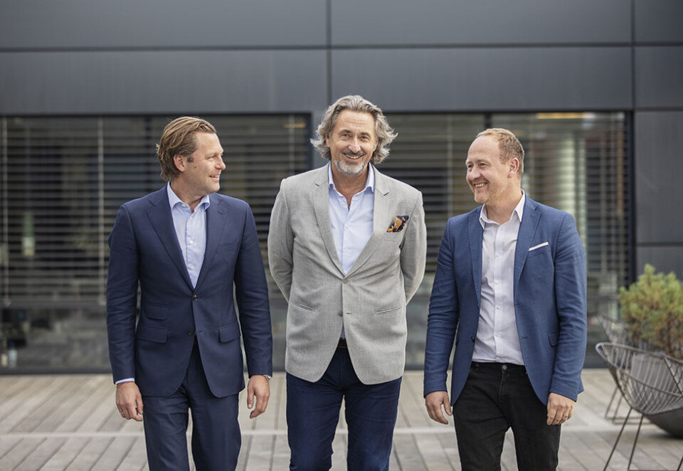 Takker av Hyper-sjef: - Det er alltid trist å forlate folk man liker å jobbe med, sier avtroppende Hyper-sjef Jørgen Schibsted (til venstre). Her er han med administrerende direktør i Ahead Group, Per Engh Halvorsen og Øyvind Vederhus, som skal lede HyperRedink videre. Foto: Thomas Haugersveen