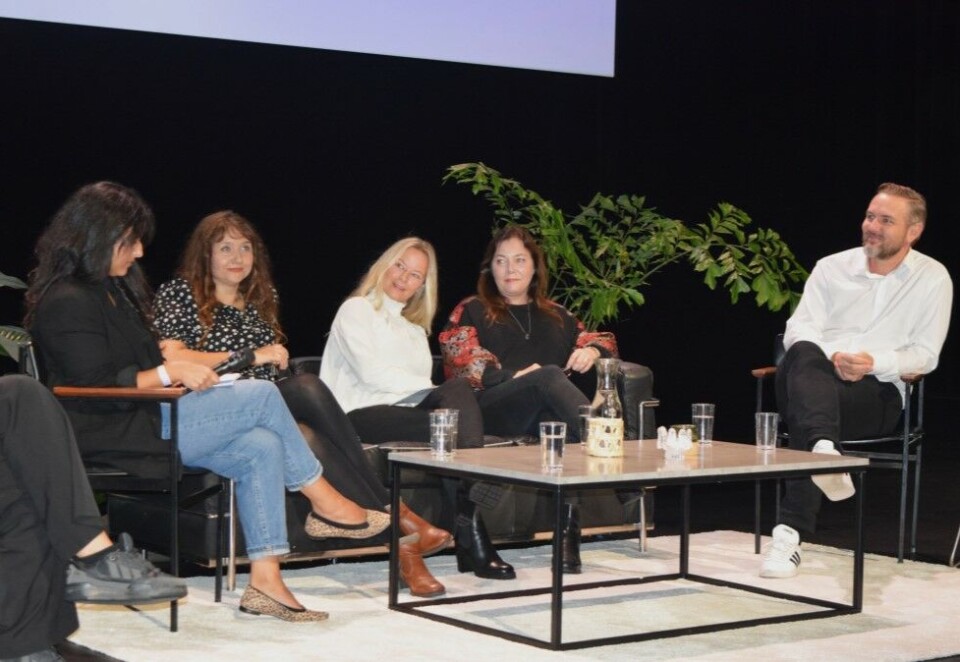 Toppmøte: Dramasjefen møttes på seriedagene torsdag. Viaplay dukket imidlertid ikke opp. I bildet ser vi Alice Sommer i TV 2, Rebecca Medbøe i Warner Bros. Discovery, Marianne Furevold-Boland i NRK og Andreas Hjertø i Prime. Foto: Øyvind Hofsrud