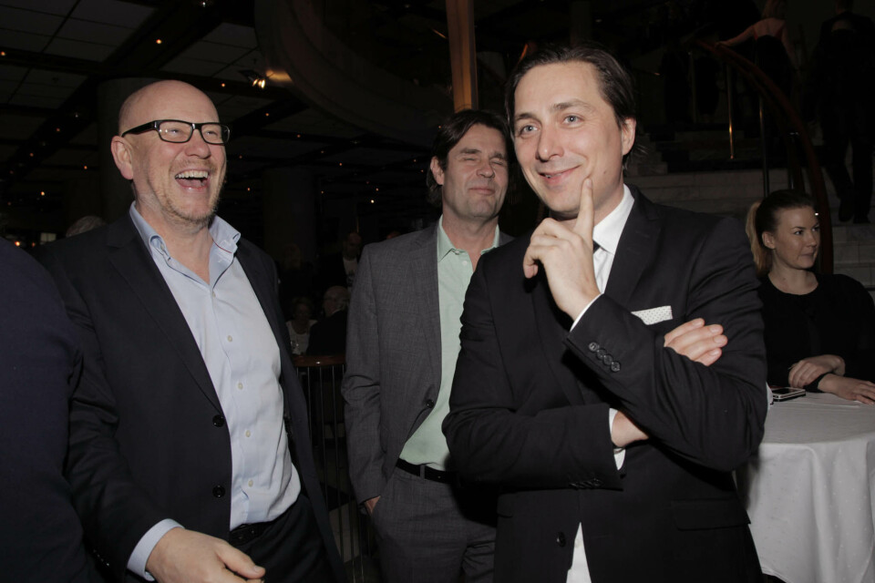 Mad Men: Landets reklamekonge, Kjetil Try, var i godt humør da bransjen møttes for å feire seg selv på Gullblyanten. Men på nytt var det SMFB-sjefen Christian Steen som kunne le både best og sist. SMFB hanket inn flest gull. I midten Kitchen-sjefen Haakon Dahl som var det tredje beste byrået i konkurransen. Foto: Eivor Eriksen