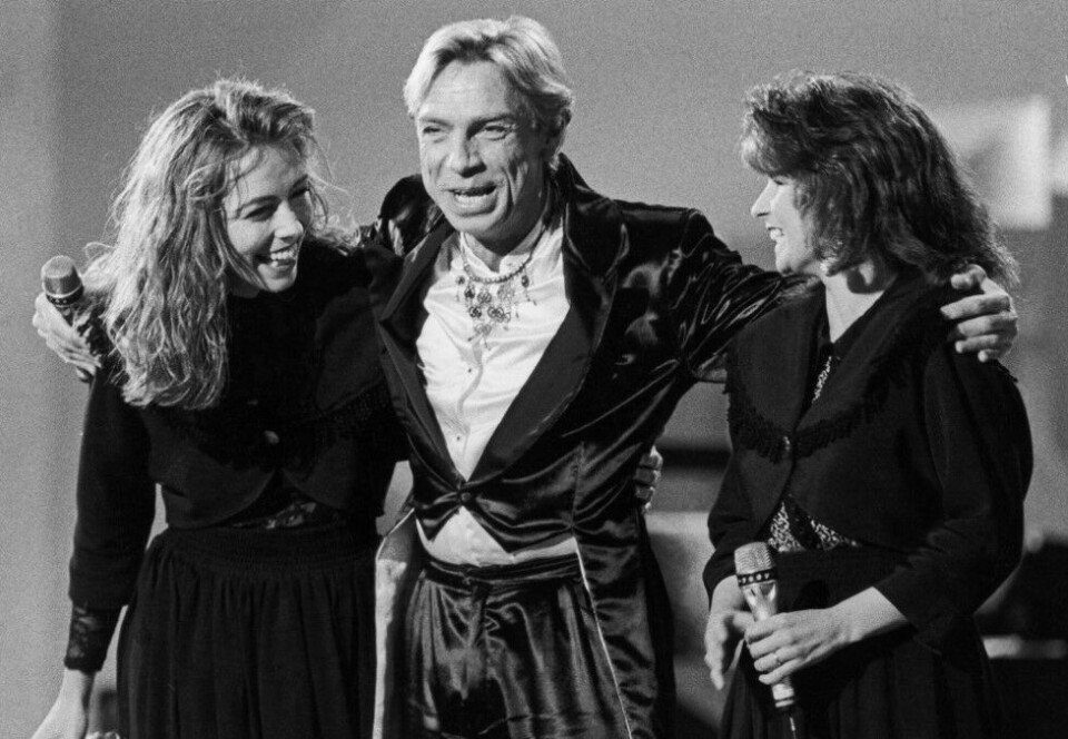 MGP-veteraner: Anita Skorgan, Jahn Teigen og Carola Häggquist i den norske finalen i Melodi Grand Prix i Oslo i 1990. Jahn Teigen deltok 14 ganger. Foto: Scanpix.