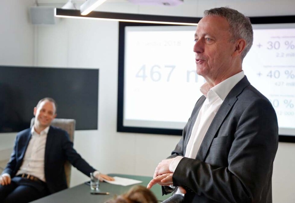 Gjeldfri mediesjef: Konsernsjef Are Stokstad var nylig på oppkjøpstokt i Sverige sammen med svenske Bonnier. På dagens resultatpresentasjon kunne Stokstad og finansdirektør Gisle Torheim (i bakgrunnen) fortelle at selskapet er gjeldfritt og har 800 millioner kroner på bok. Foto: Eivor Eriksen