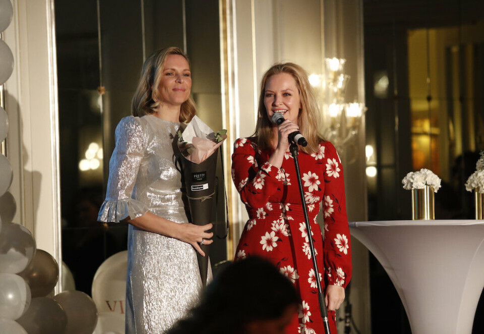 Får kritikk: Vanessa Rudjord (til venstre) og Synnøve Skarbø (til høyre) på Vixen-utdeling i 2018. Den siste uken har influencerne lansert, og trukket seg fra, en ny skjønnhetsklinikk de skulle starte sammen med Pia Tjelta. Foto: Terje Bendiksby/NTB