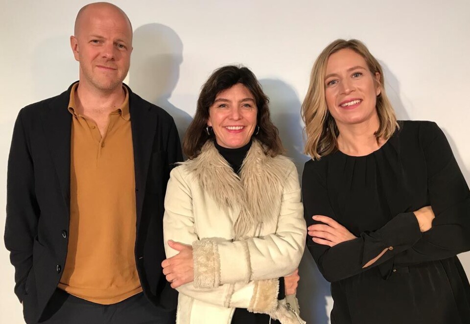 Ny bok om Silicon Valley: I en ny podkast-episode av Tinius Talks intervjuer Kjersti Løken Stavrum forfatterne av den helt nye boken «Internet är trasigt – Silicon Valley och demokratins kris». Her Løken Stavrum sammen med Martin Gelin og Karin Petterson.