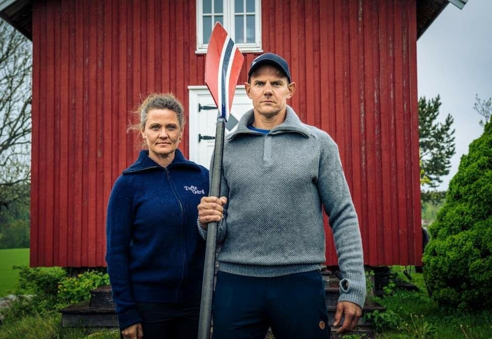 På familiegården: Olaf Tufte og kona Aina Tufte bretter ut livene sine i en ny TV-serie på TV 2. Foto: Espen Solli/TV 2