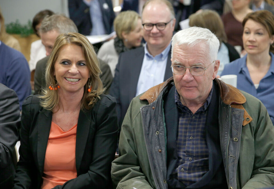 Tallenes tale: - Alle tall viser at det er en krise i mediene, det er et faktum. Journalistikken er i fare, sier Trygve Hegnar, sjefredaktør i Finansavisen. Her fra MBLs store slipp av opplags- og lesertall tirsdag. Forlagsredaktør Ellen Arnstad i Aller Media (til venstre) og Budstikka-redaktør Kjersti Sortland bak Hegnar. Foto: Vidar Ruud/ NTB Scanpix.