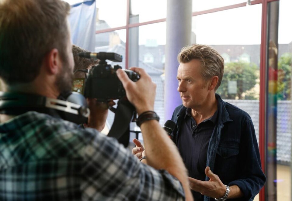Satser digitalt: - Jeg er veldig opptatt av det digitale, og nå får vi litt bedre forutsetninger, sier programleder Fredrik Skavlan under TV 2s høstlansering i Bergen. Foto: Eivor Eriksen.