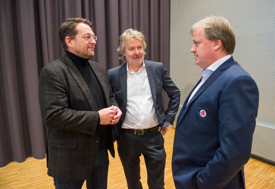 Vant budkampen: Discovery-sjef Harald Strømme feide TV 2 av banen da han la 2,4 milliarder kroner på bordet for Tippeligaen og OBOS-ligaen. Han får med seg Torry Pedersen og VG på laget, som skal bidra med bred digital dekning, nyheter og magasinsendinger. Her er er de nye fotballkameratene sammen med fotballpresident Yngve Hallén i dag. Foto: NTB Scanpix.