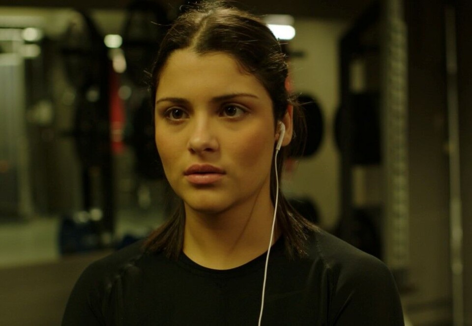 Siste sesong: Inas Alshimerty spiller rollen som Aisha i «19». - For å kunne bli den selvstendige jenta hun ønsker å være, er hun nødt til å begynne å bryte noen regler, sier manusforfatter Melike Leblebicioglu.