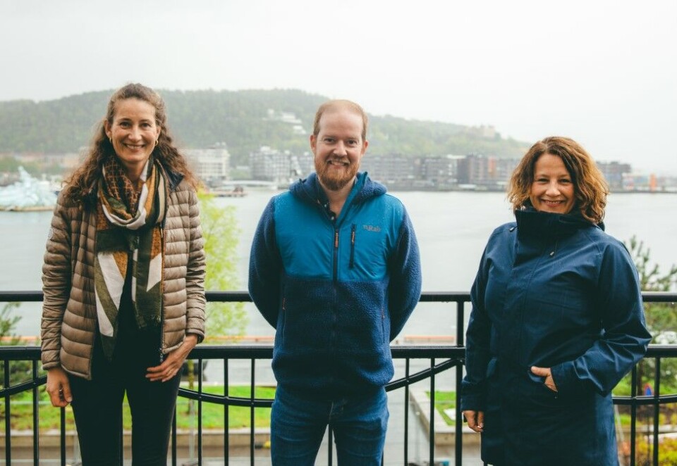 Ny byråpartner: Mediacom er Hurtigrutens nye mediebyrå i Norden. Her er Cecilie Skjøren, kundeansvarlig for Huritgruten hos Mediacom, Haakon Rongved Lind, VP Sales and Marketing Nordics i Hurtigruten Group og byråleder i Mediacom, Britt Skjeppested.