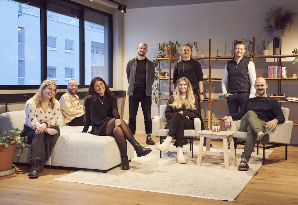 Skal samarbeide: Frakttjenesten Helthjem inngår byråavtale med Simpleness. Her Anne-Stine Talseth, Kim Gerhardsen, Iris Eide, Halvard Simonsen, Aurora Emilie Seierstad (foran), Marte Grevle (bak), André Braathen, og Sigurd Liverød.