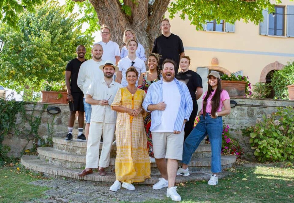 Ìtaliensk matfest: Digg mat, god stemning og bra folk er oppskriften når TVNorge og Discovery inviterer seerne på «Den store matfesten fra Toscana.» De ti kjendisene som skal nyte, lære og konkurrere er Kristin Gjelsvik, Maria Stavang, Magnus Devold, Herman Dahl, Kevin Mbugua, Jon Georg Dale (tidligere, Anna-Lisa Kumoji, Hasse Hope, Marianne Marthinsen og Vidar Villa. Foto: Discovery.