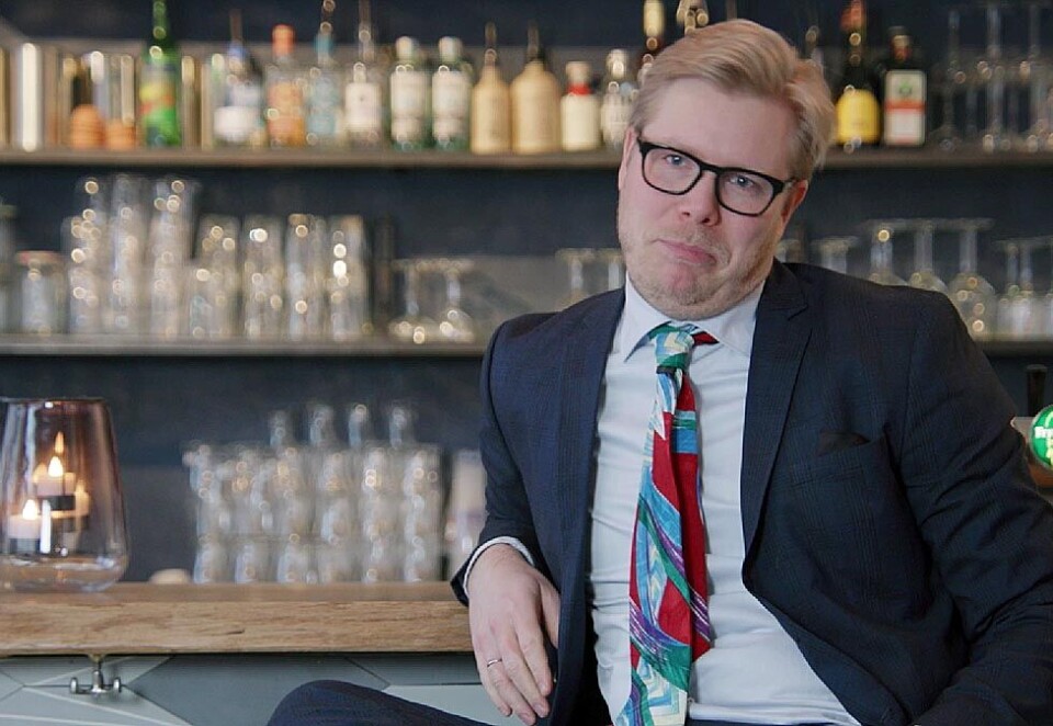 Svensk reklamemann: Fredrik Andreas Kvaløy, som tidligere har jobbet i reklamebransjen i Norge, spiller den svenske reklame- og festivalsjefen Lasse Braathen i TV 2s nye reklameparodi. Tilfeldighetene vil ha det til at Kvaløy også er nominert i Gullfisken-konkurransen for sin innsats i en reklamefilm for Smash. Foto: The Oslo Company.