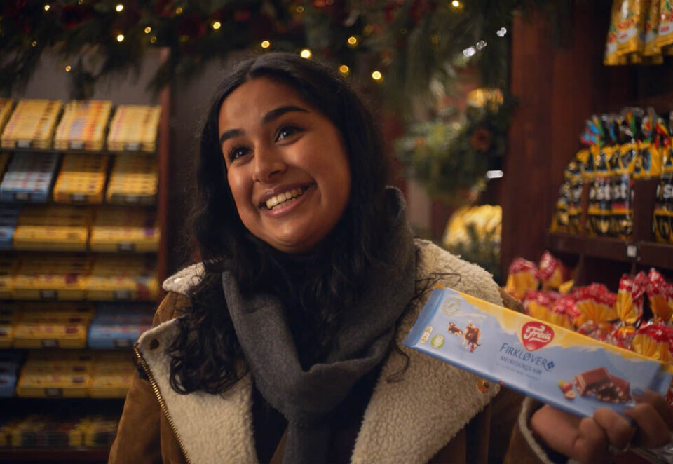 Ringer julen inn: Freia-butikken på Karl Johan danner bakteppet for historiene som fortelles i den nye reklamefilmen for sjokoladeprodusenten. Se filmen nederst i saken.