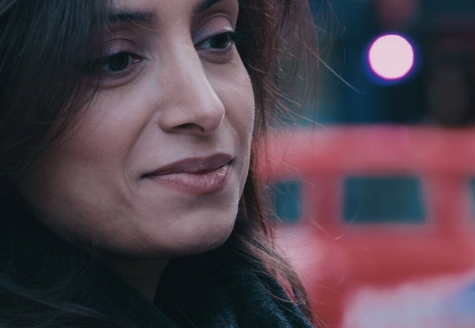 Vil skrive bok: - Jeg har lyst til å kunne dele av mer av detaljene og nyansene, sier Khan. Hennes neste prosjekt blir muligens en bok om det hun har lært av intervjuene hun har gjort som dokumentarfilmskaper. Foto: Fuuse