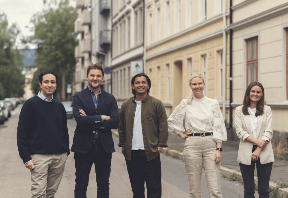 Styrker seg: Hotan Nejad (f.v), Arvid Cedergren, Johan Sæter, Madelene Orderud og Marte Nordsveen. Amidays får fire nye kolleger med på laget . Foto: Nadia Frantsen.