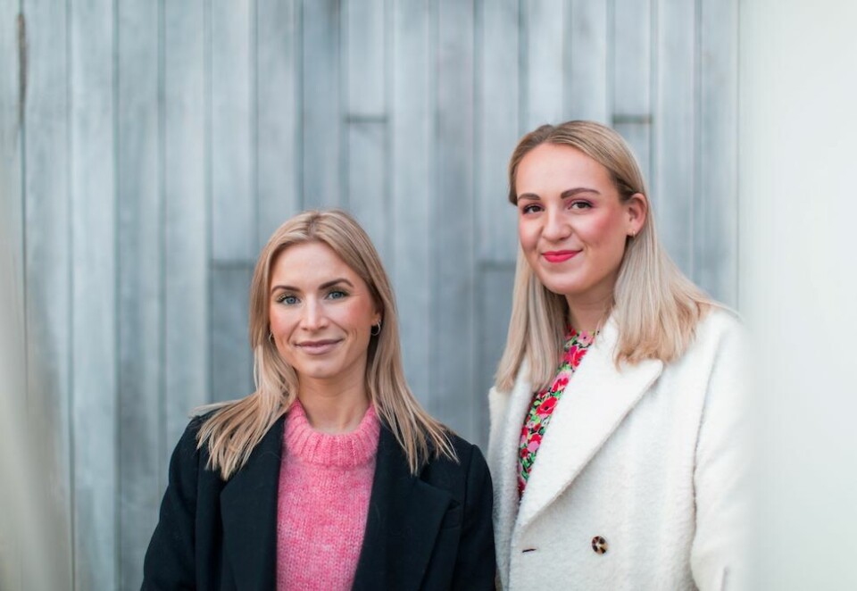 Sosiale medier-stjerner: Kornelia Minsaas (til venstre) og Frida Marie Grande får jobben med å bygge opp Sannum & Bergestuens nye datterselskap. Foto: Sannum & Bergestuen