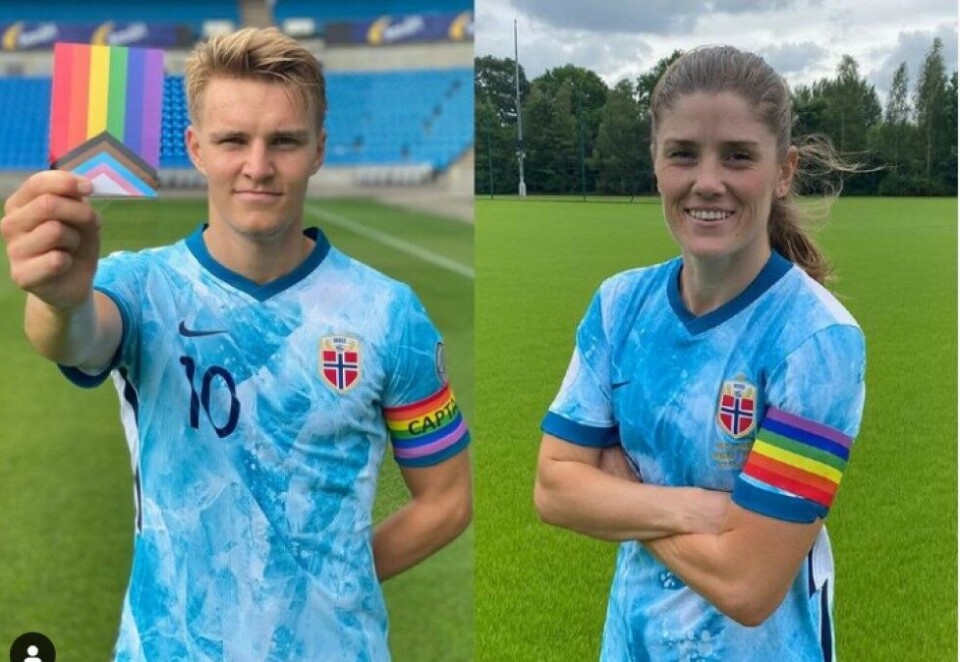 Planlagt post: Norges Fotballforbund publiserte i ettermiddag et Instagram-innlegg hvor landslagsspillerne Martin Ødegaard og Maren Mjelde poserer med kapteinsbind i regnbuens farger. - Posten med kapteinene var en planlagt post for å markere årets pride, sier NFF. Foto: Skjermdump Instagram / NFF