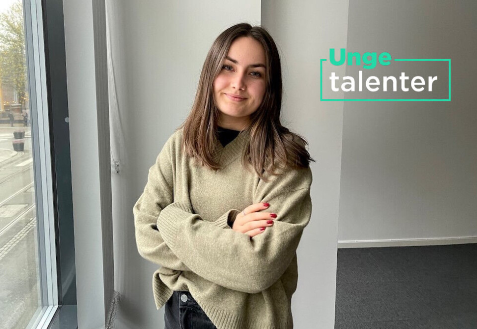 Begynte med økonomistudier: Jenny Hauga er utdannet grafisk designer, men pandemien gjorde jobbmarkedet vanskelig. Hun begynte derfor på en ny grad i bærekraftsøkonomi. - Det tok en stund før noen turte å satse på meg, og endelig skjedde det, sier hun i spalten Unge talenter.