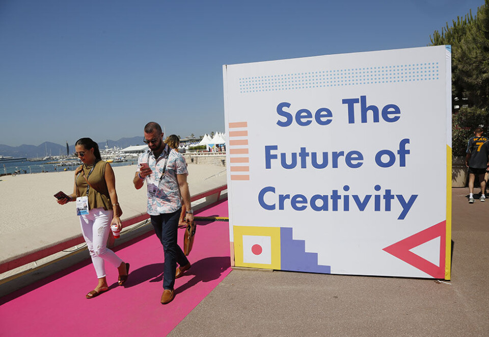 Digital strandfest: Fremtidens vinnere i Cannes Lions skal få ta imot prisen på Croisetten, men årets vinnere må ta til takke med hjemmekontor og digital utdeling. Bildet er fra 2019. Foto: Eivor Eriksen