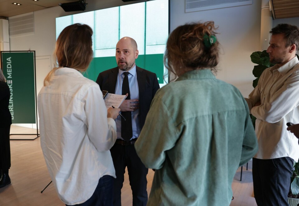 Mediesjef i sentrum: Amedia-sjefen Anders Opdahl var i sentrum etter at han hadde vært på handletur i Danmark før jul og måtte ta seg tid til å snakke med journalistene. Foto: Kristian Ridder-Nielsen / Amedia