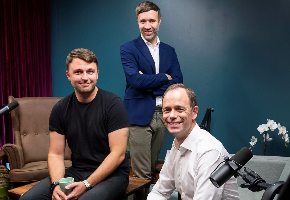 Podkastpartnere: Daglig leder i Moderne Media Jim Fossheim sammen med Arne Reginiussen, direktør nye medier i Amedia og visekonsernsjef Gisle Torheim. Foto: Werner Juvik