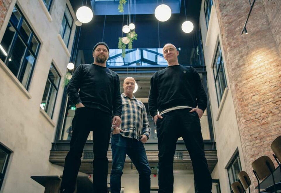 Begynner i Kitchen: Kreativ leder i Kitchen Kjetil Nybø (i midten) henter to SMFB-veteraner med CV'en full av gull fra både Gullblyanten og Cannes, når han signerer Thomas Askim og Hans Martin Rønneseth fra SMFB. Her de tre i de nye Publicis-lokalene i Apotekergata i Oslo Sentrum.