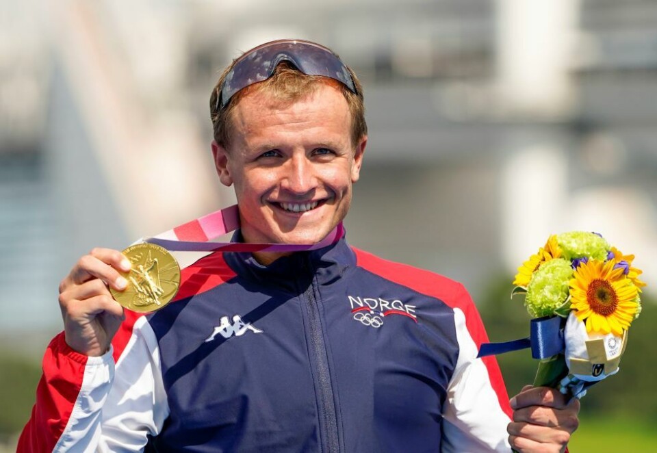 Vant gull: Kristian Blummenfelt vant Norges første OL-gull på ni år da han vant triatlon natt til mandag. Tidligere har han ikke vært i nærheten av Karsten Warholms medieoppmerksomhet. Foto: Lise Åserud / NTB