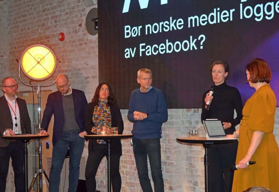 Påloggede medietopper: Tirsdag ettermiddag inviterte Nordiske mediedager til debatt om norske mediers publisering på tech-giganters plattformen, på Pressens hus. Fra venstre Gard Steiro, Pål Nedregotten, Frøy Gudbrandsen, Øyvind Lund, Anette Trettebergstuen og Ingerborg Volan, Foto: Knut Kristian Hauger.