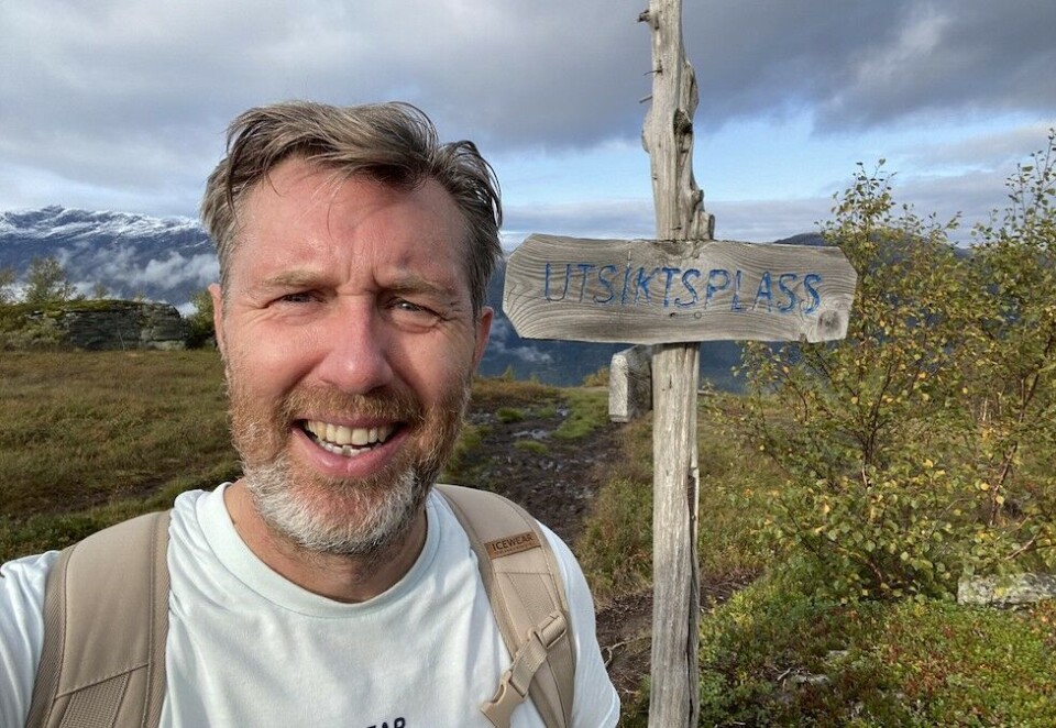 Ut på tur: Byråleder Valgeir Magnusson møtte på flere amerikanere og utfordringer for engelskspråklige turister da han gikk Dronningstien. Foto: Privat.
