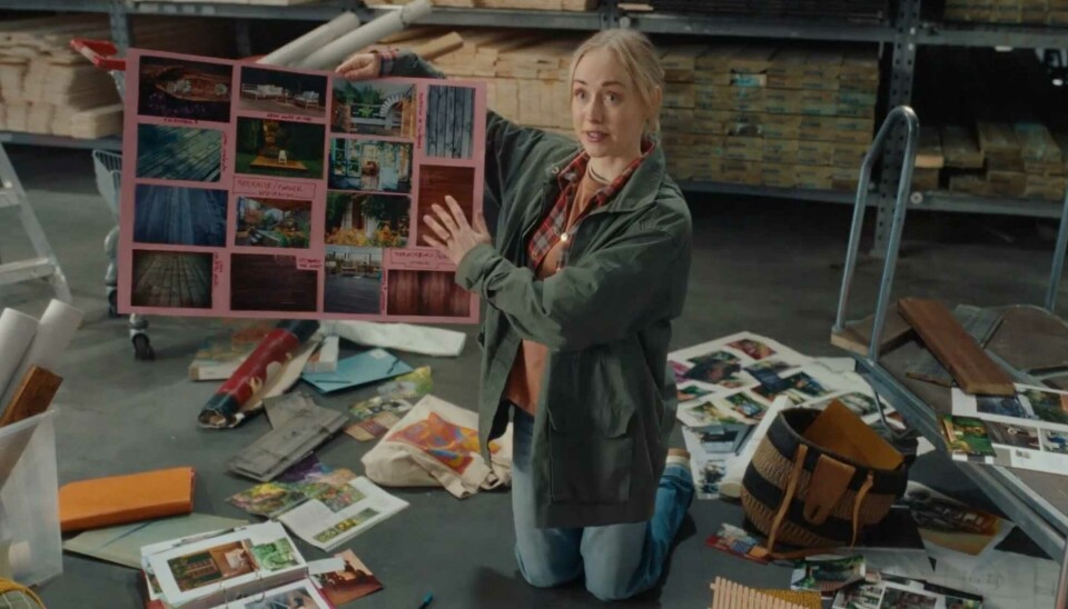 Hjelp, vi pusser opp: Det er en kaotisk scene som utspiller seg i den nye reklamefilmen fra Montér. Nå får kampanjen kritikk.