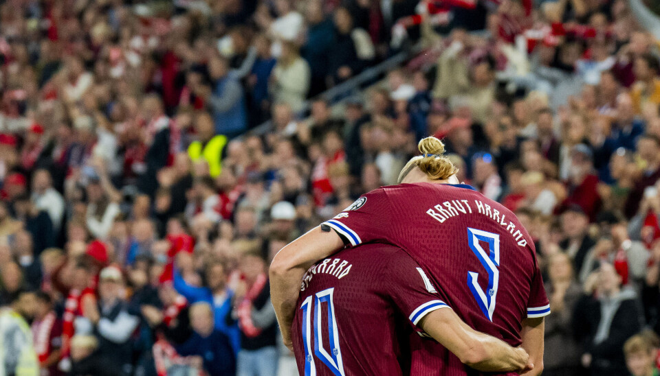 Norges Erling Braut Haaland jubler sammen med Martin Ødegaard etter 4-0 målet under VM-kvalifiseringskampen i fotball mellom Norge og Moldova på Ullevaal Stadion.