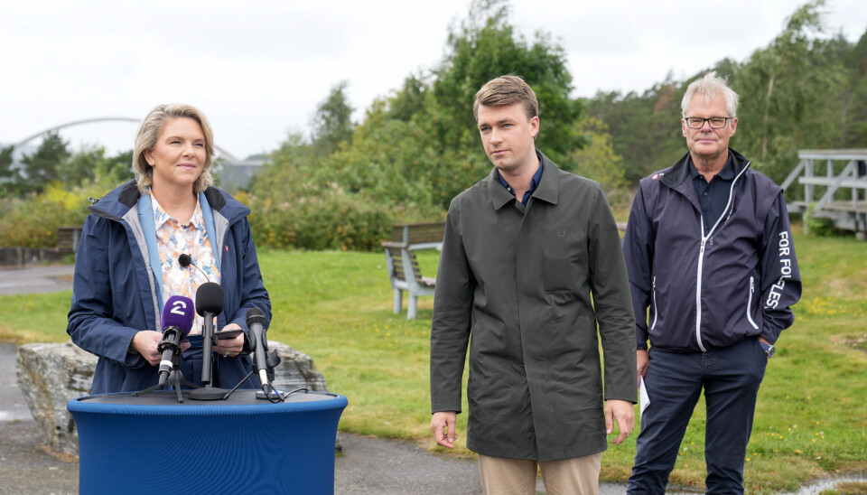 Partileder Sylvi Listhaug og pressesjef Haakon Sandvik i midten. De står nestleder i partiet Hans Andreas Limi. Partileder Sylvi Listhaug og pressesjef Haakon Sandvik i midten. De står nestleder i partiet Hans Andreas Limi.