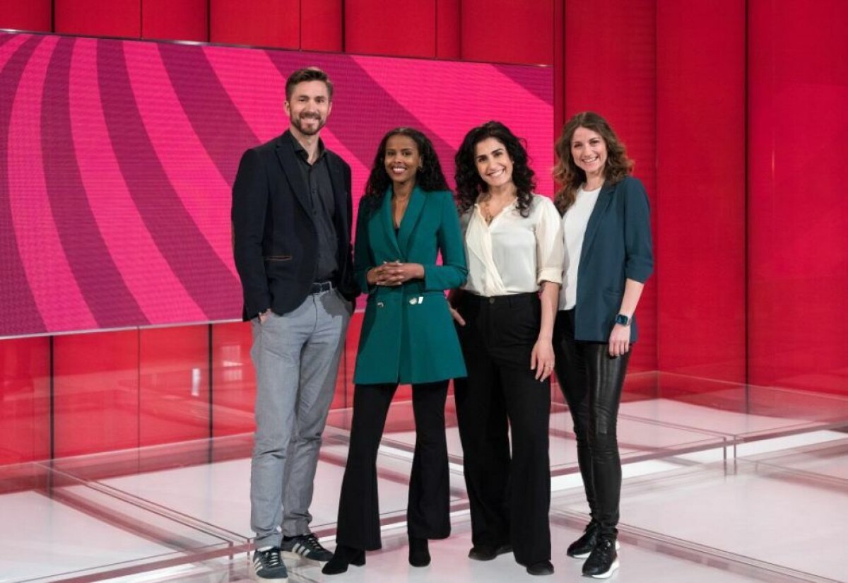 Peignoir va poshnali ayollar ishtirokidagi rus porno videolarini tomosha qiling.